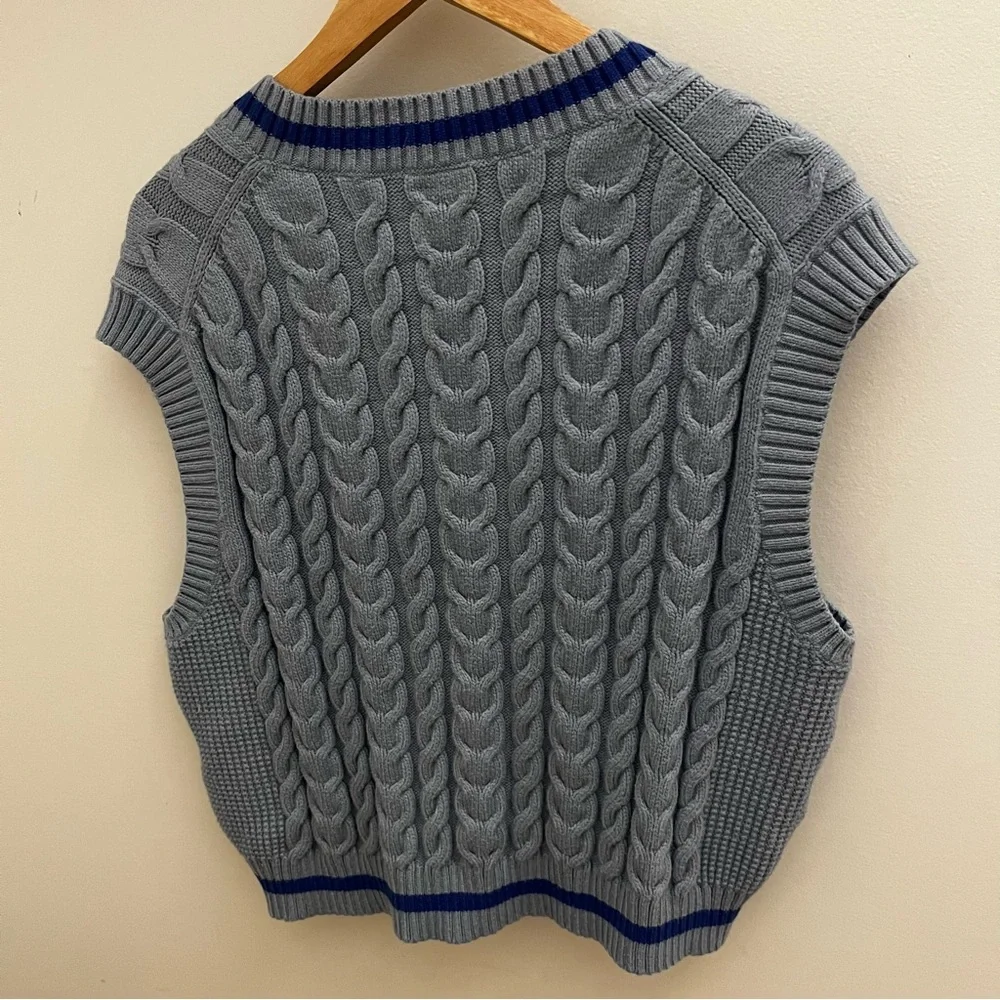 Aritzia Sunday Best Cable Knit Collegiate V-Neck Sweater Vest M - Picture 5 of 5